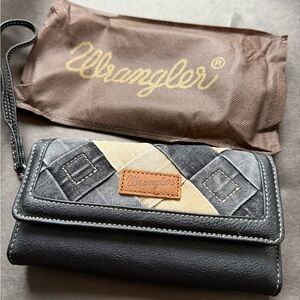 Wrangler  Black and Tan Clutch Wallet